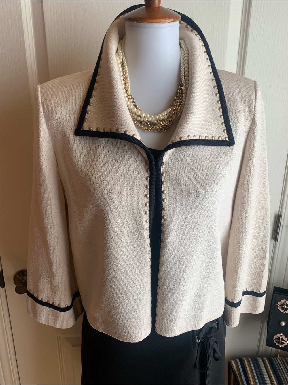 Fabulous Cream knit Blazer/jacket  ST JOHN - Picture 2 of 14